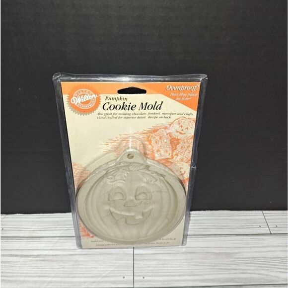 Wilton Halloween Pumpkin Cookie Mold Jack-O-Lantern Vintage Ovenproof Stoneware - Picture 1 of 8